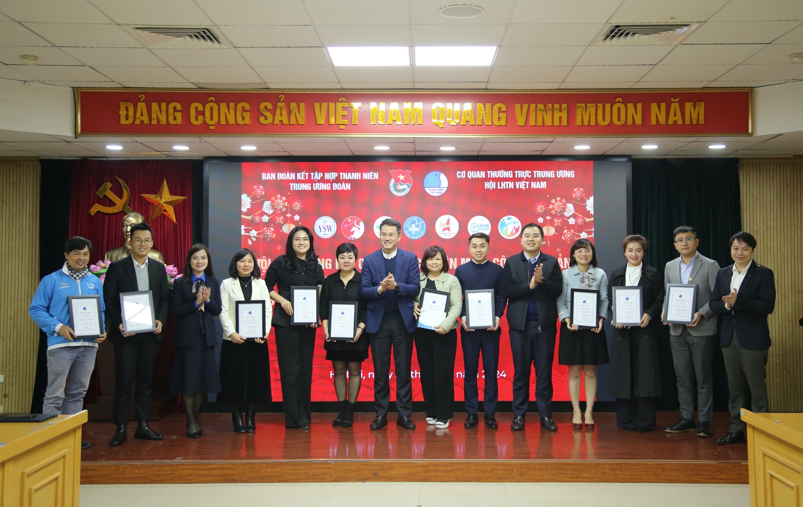 Biểu dương, khen thưởng 11 cá nhân thuộc Ban và các đơn vị trực thuộc T.Ư Hội LHTN Việt Nam có thành tích xuất sắc trong công tác Hội và phong trào thanh niên năm 2023.